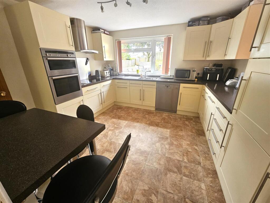 Kitchen Breakfast Room.jpg