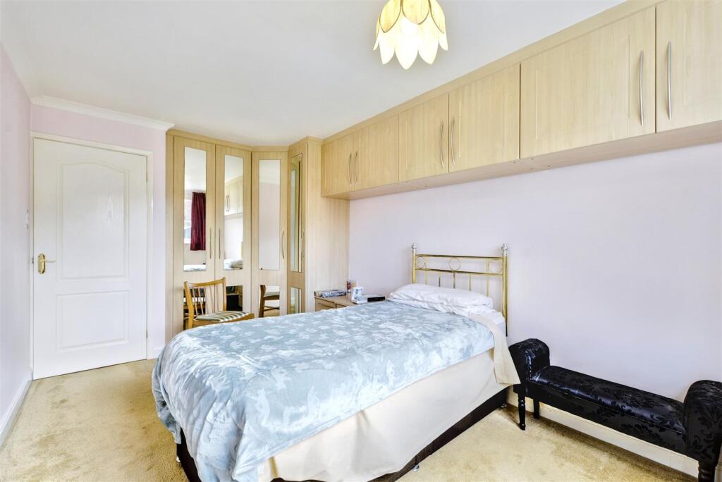 Bedroom 1_2.jpeg