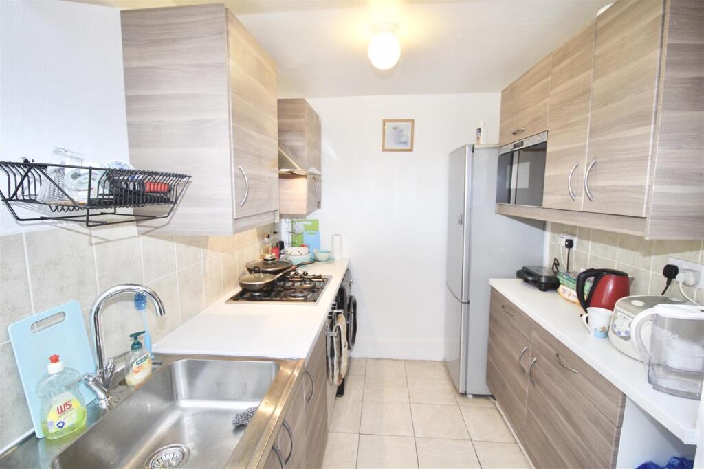 2 Kitchen.jpg
