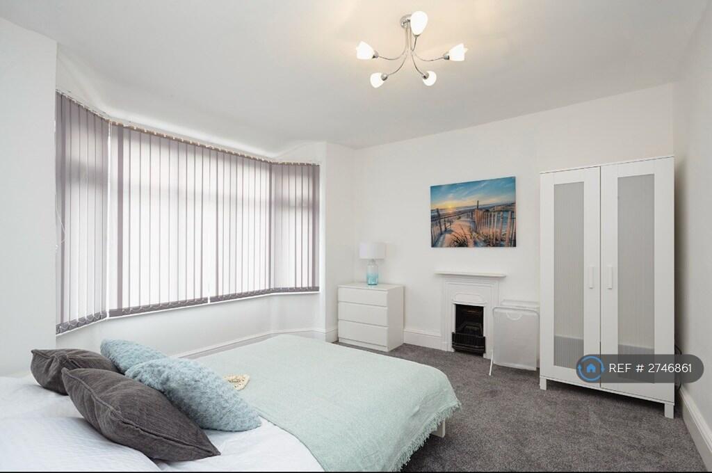 Double Bedroom Available To Rent