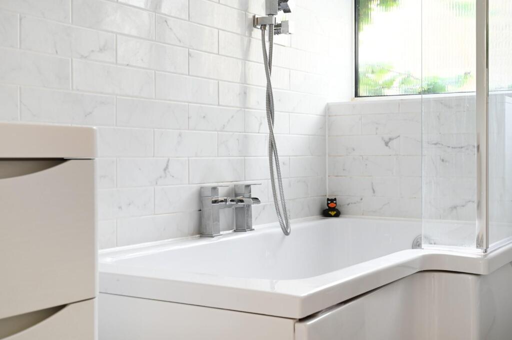 66 woodland ct bn3 (25).jpg