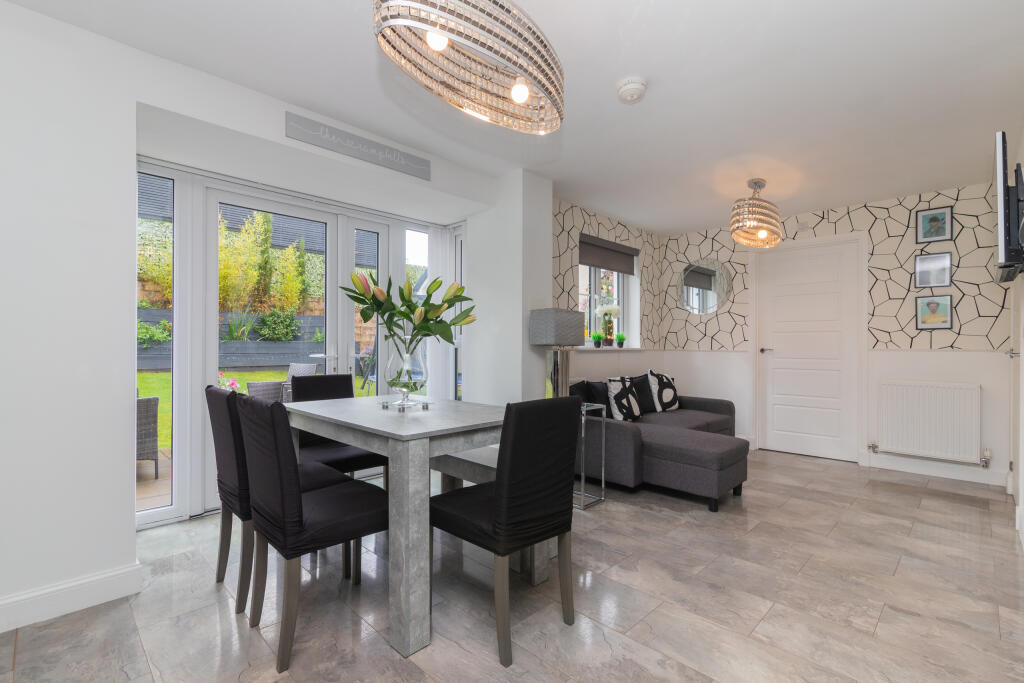 4 Glengariff Way Elderslie  PA5 9BY L-46