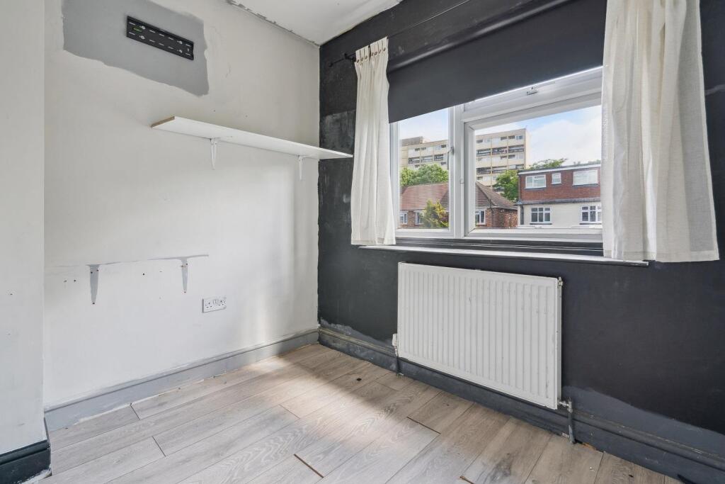 10 New Close, Colliers Wood, SW19 2SY bedroom 3.jp