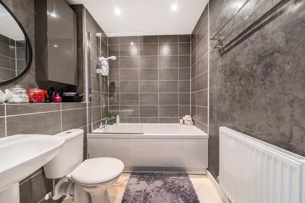 32 Ripon Way (10).jpg