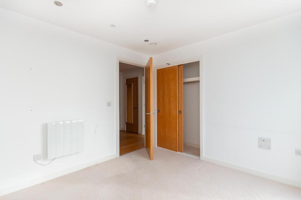 11N04OCC - Bedroom E.jpg