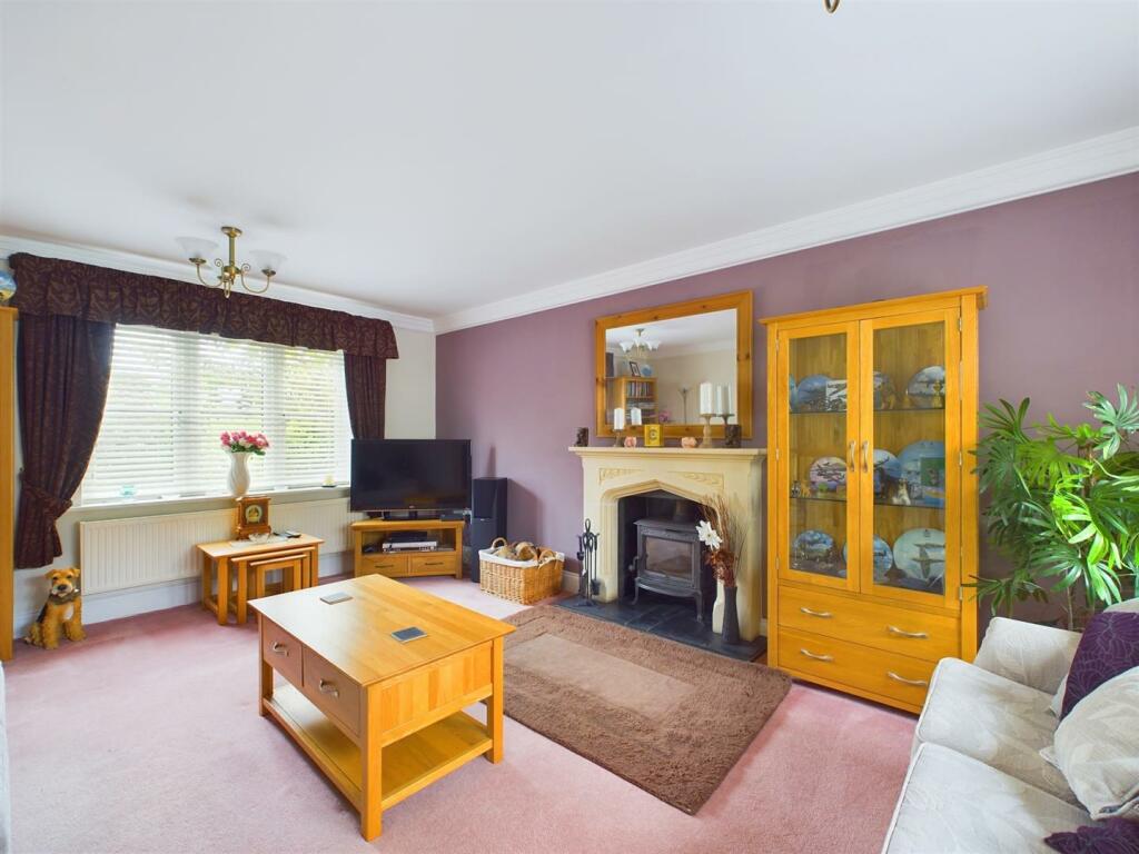 Living Room.jpg