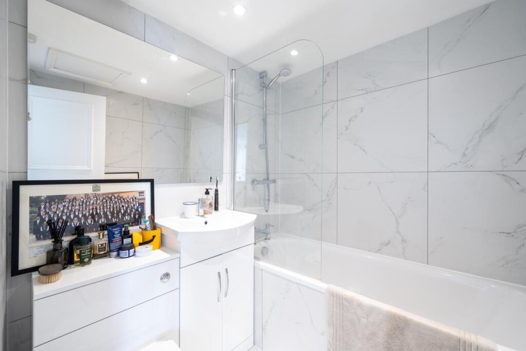Master bedroonm Ensuite