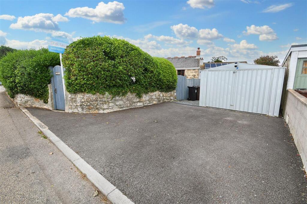 DETACHED GARAGE