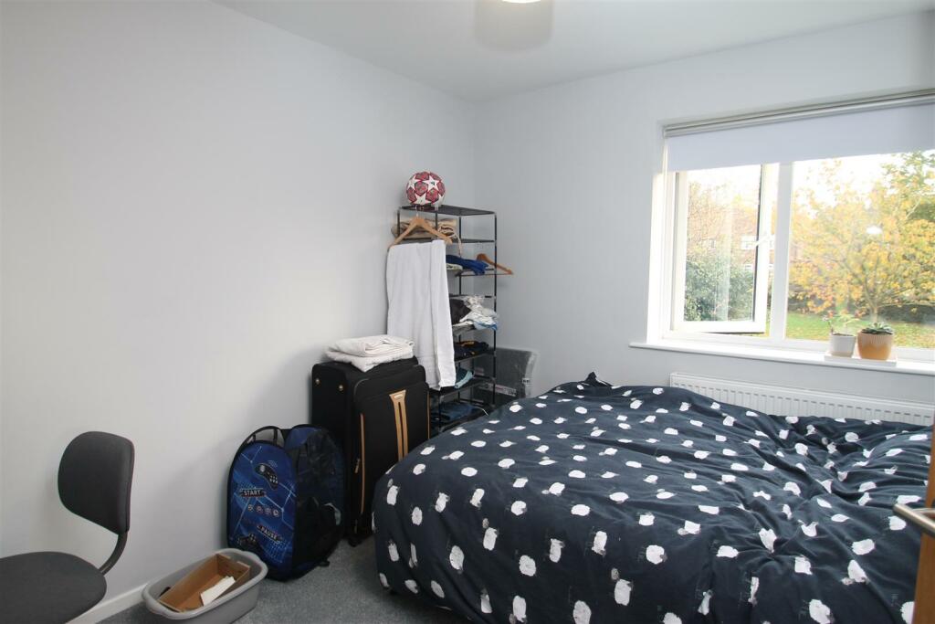 bedroom 2.JPG
