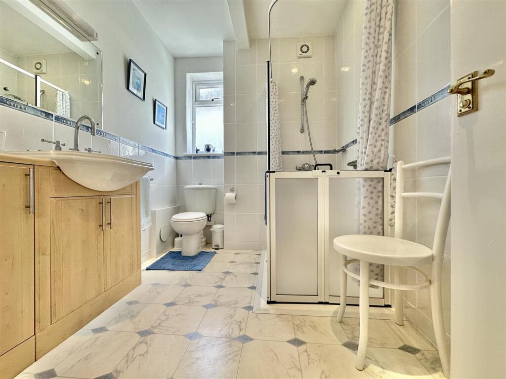 En Suite Shower Room
