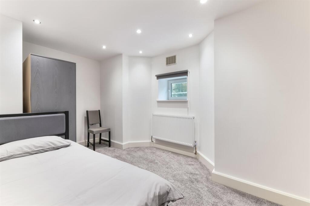 LYNWOOD OAKS, FLAT - (6).jpg