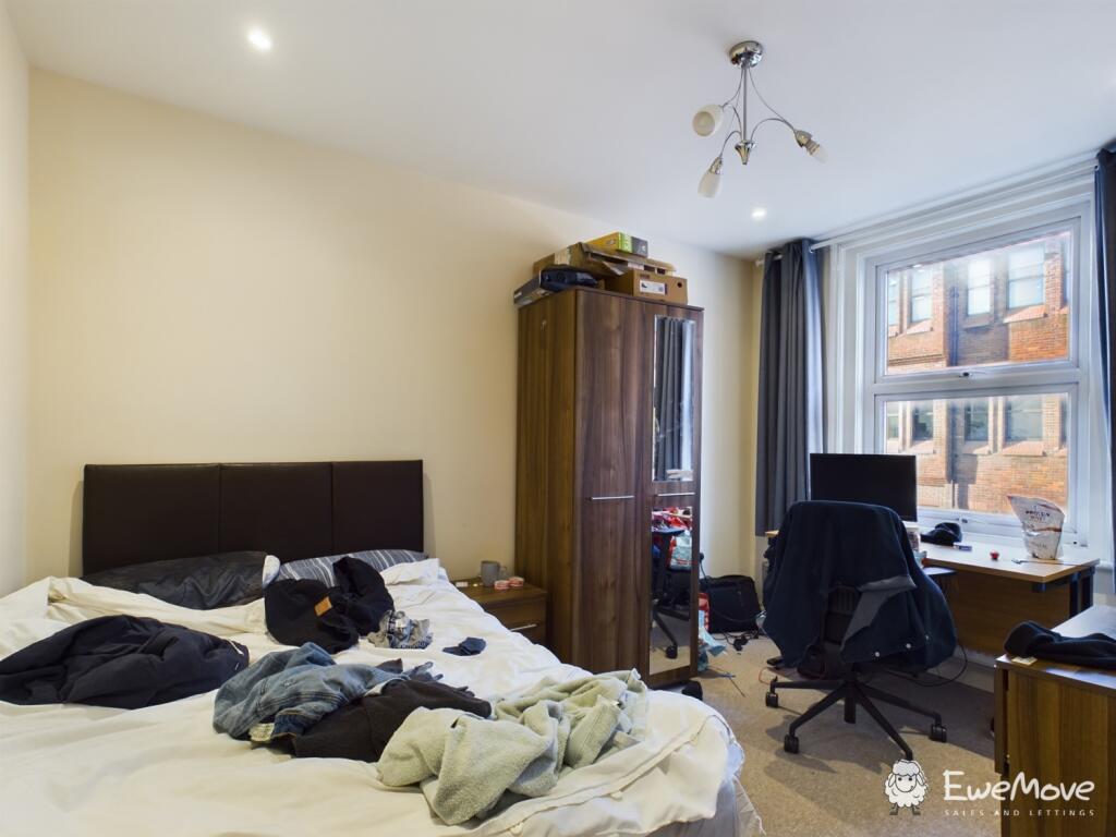 CAM02899G0-PR0044-STILL009