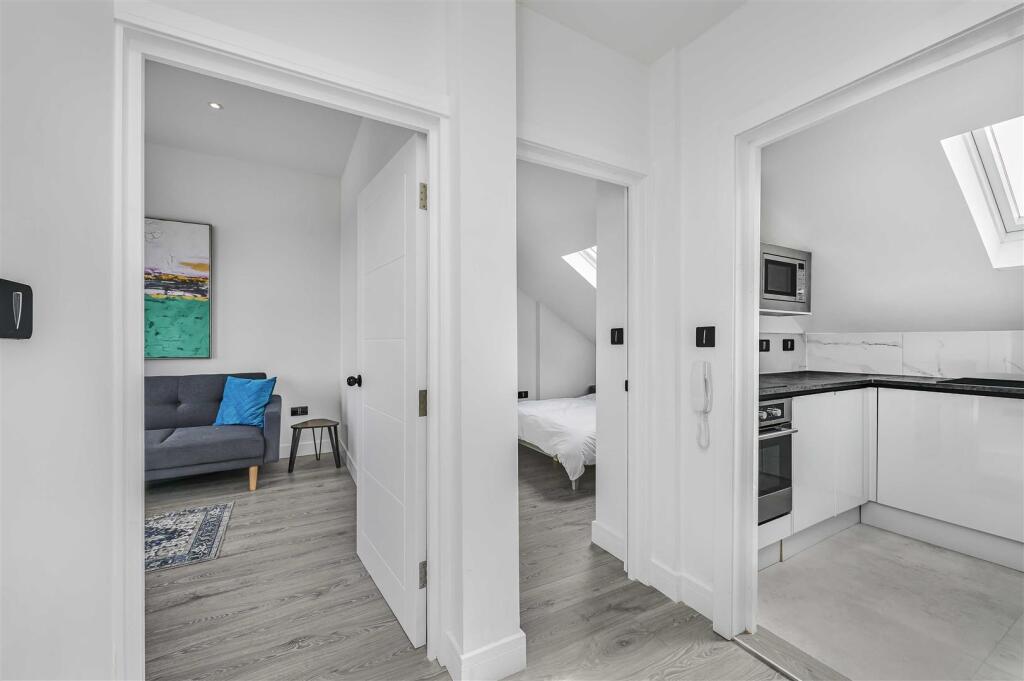 James_Anderson_-_ 22_Upper_Richmond_Road_West_6.jp