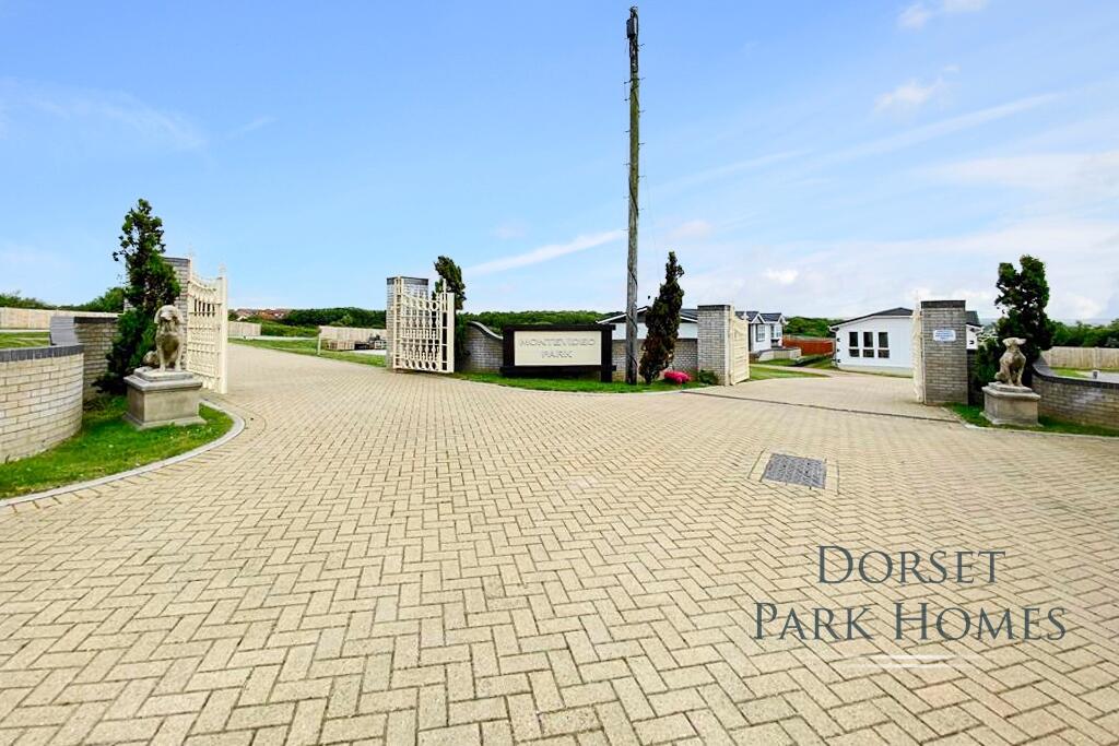 1mont gates (Copy)_enhanced watermark