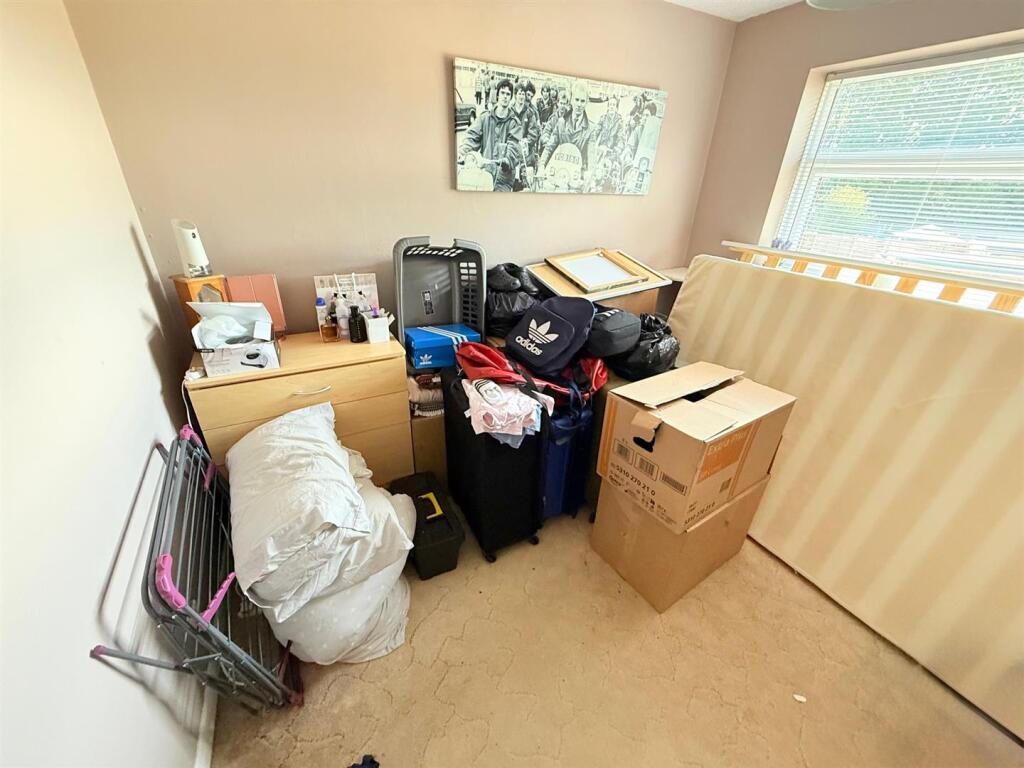 Bedroom 1.jpg