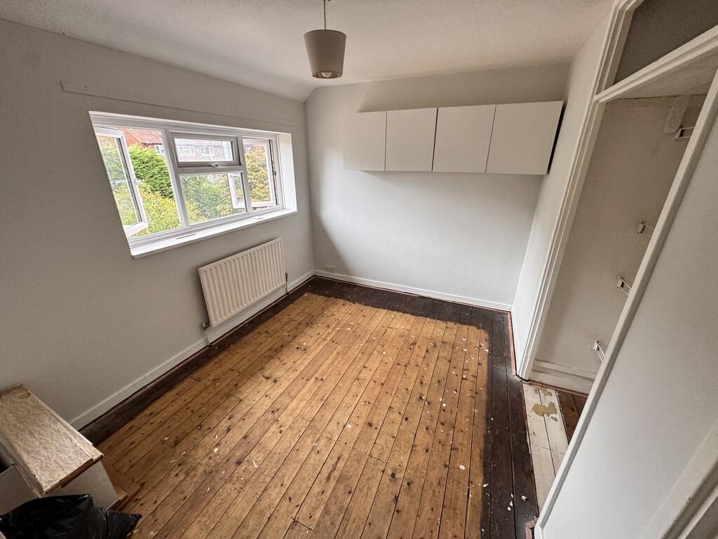 13 Almond Close -...