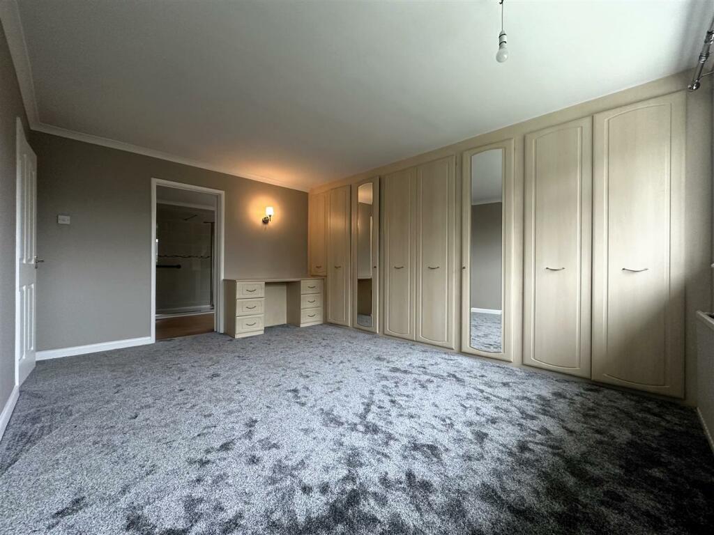 Master Bedroom.jpg