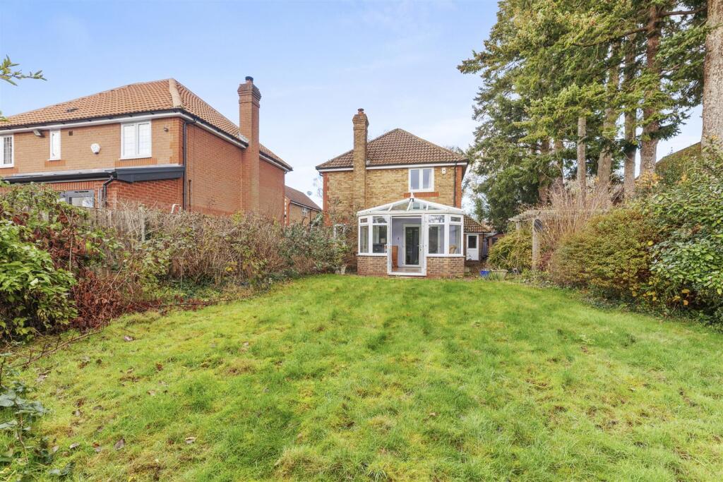 8 Lyndon Gardens, HP13 7QJ-13.jpg