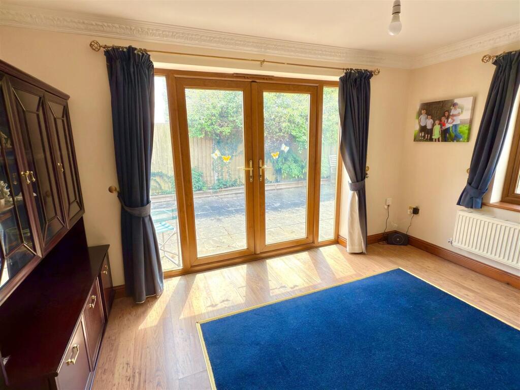 FORMAL DINING ROOM.jpg