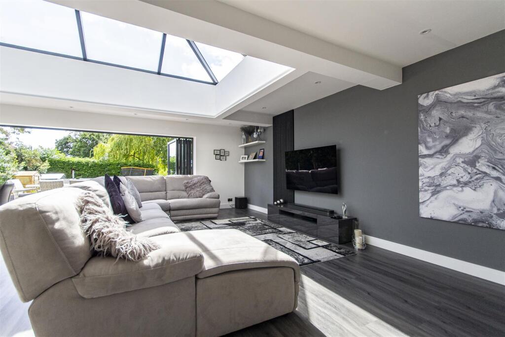 Open Plan Kitchen/Diner/Family Room