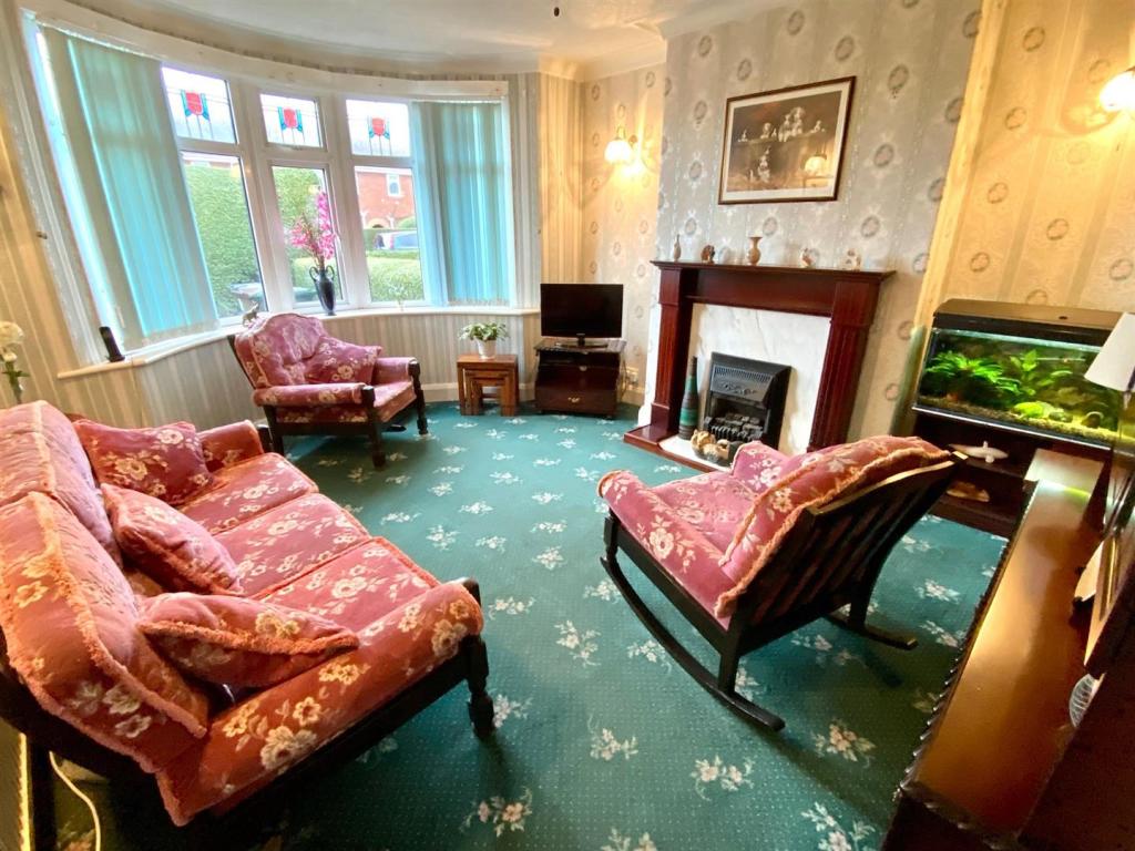 kitson hill road 34 lounge.jpg
