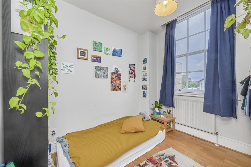 James_Anderson_-_Harvey_Court_Upper_Richmond_Road_