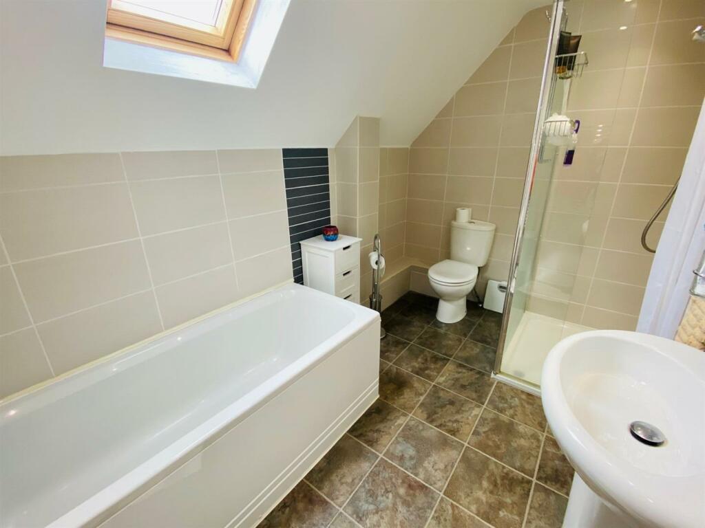king head road 15b bathroom.jpg