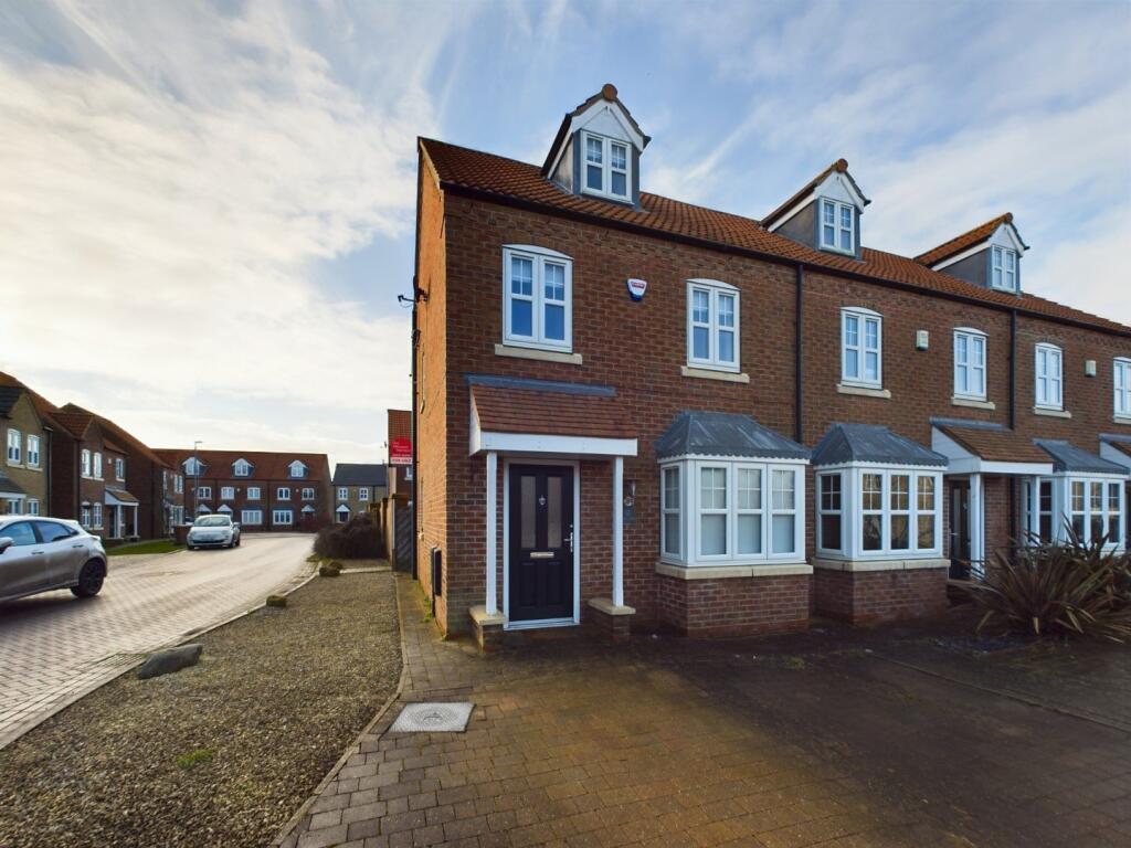 3 Bedroom End Terrace House - For Sale