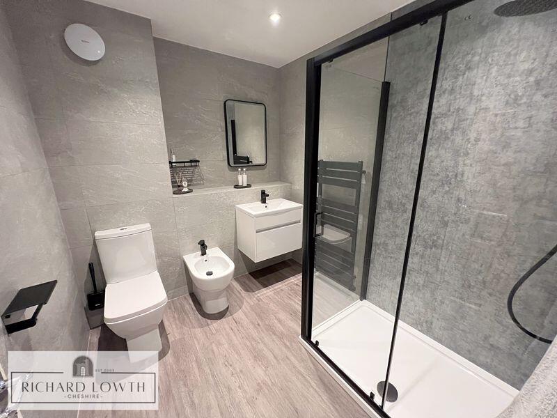 Stylish Shower Room/WC