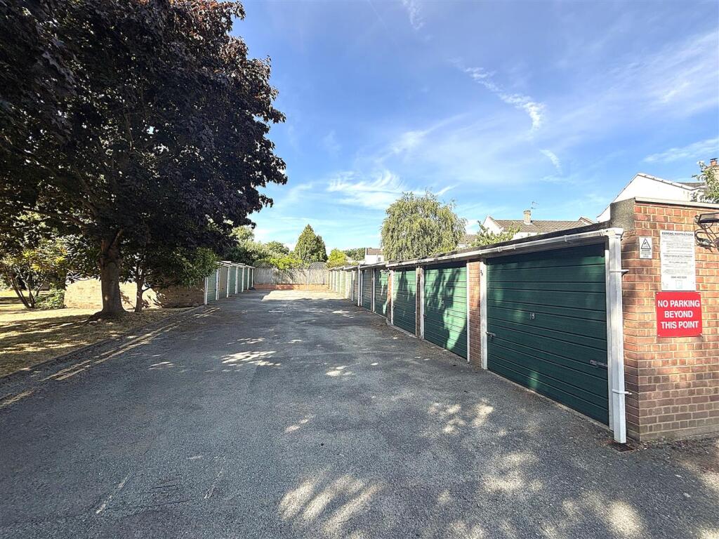 COMMUNAL GROUNDS, PARKING &amp; GARAGEarage