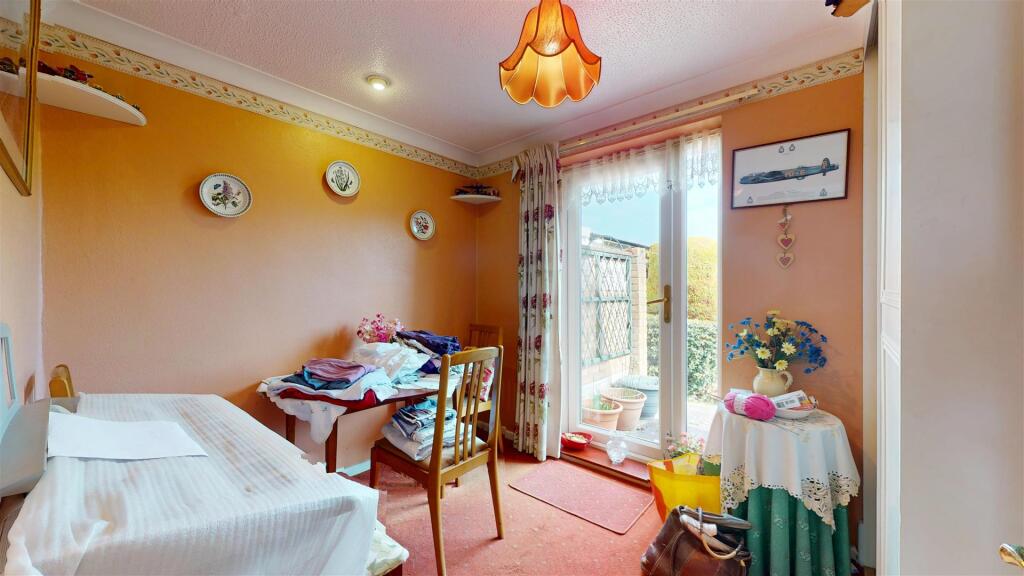 Bedroom 2/Dining Room