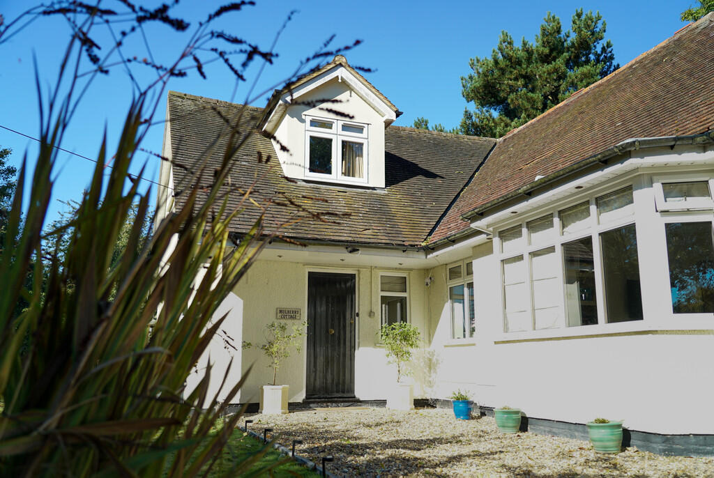 Mulberry Cottage-...