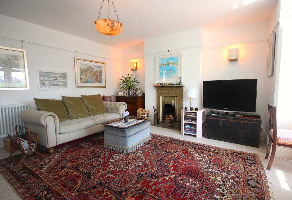 6) Sitting Room