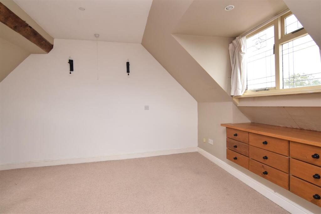 master bedroom 2.JPG