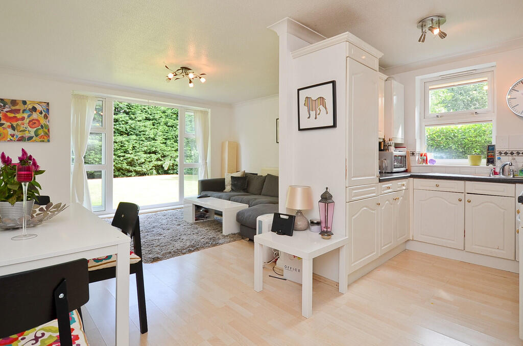 20 Foxwood Green ...