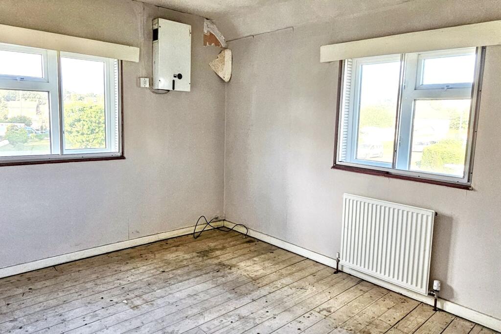 2 Montrose Way, Datchet, Slough SL3 9ND
