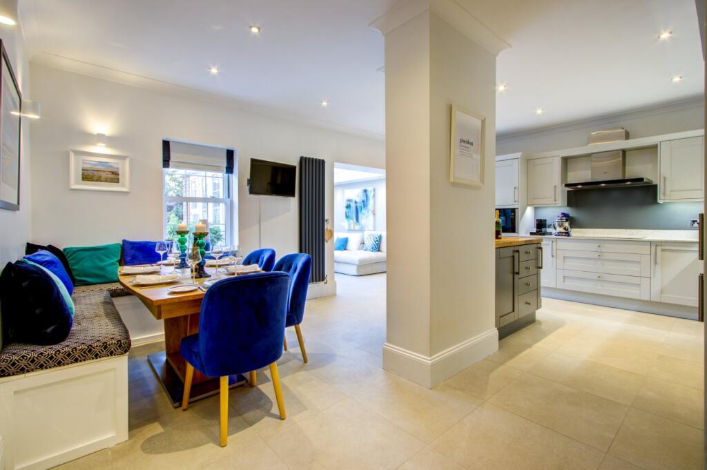 Kitchen/Dining 2