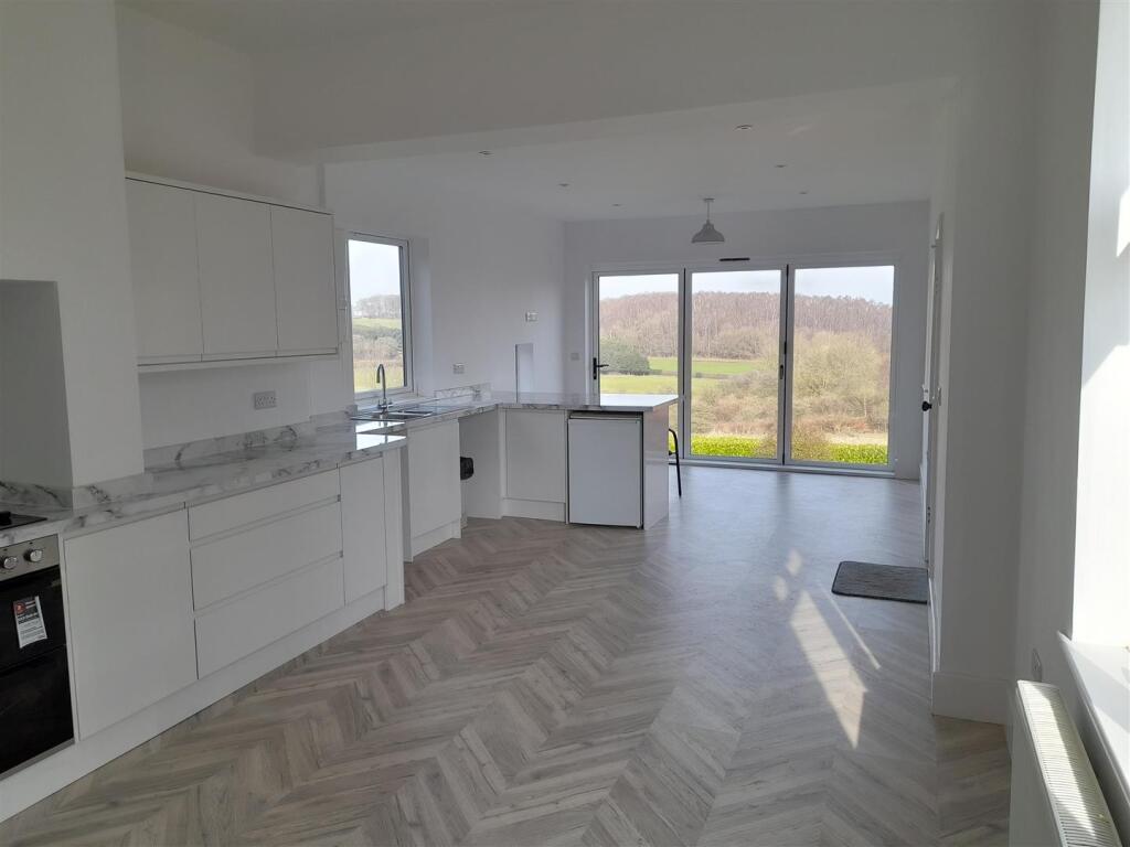 Kitchen Image 1