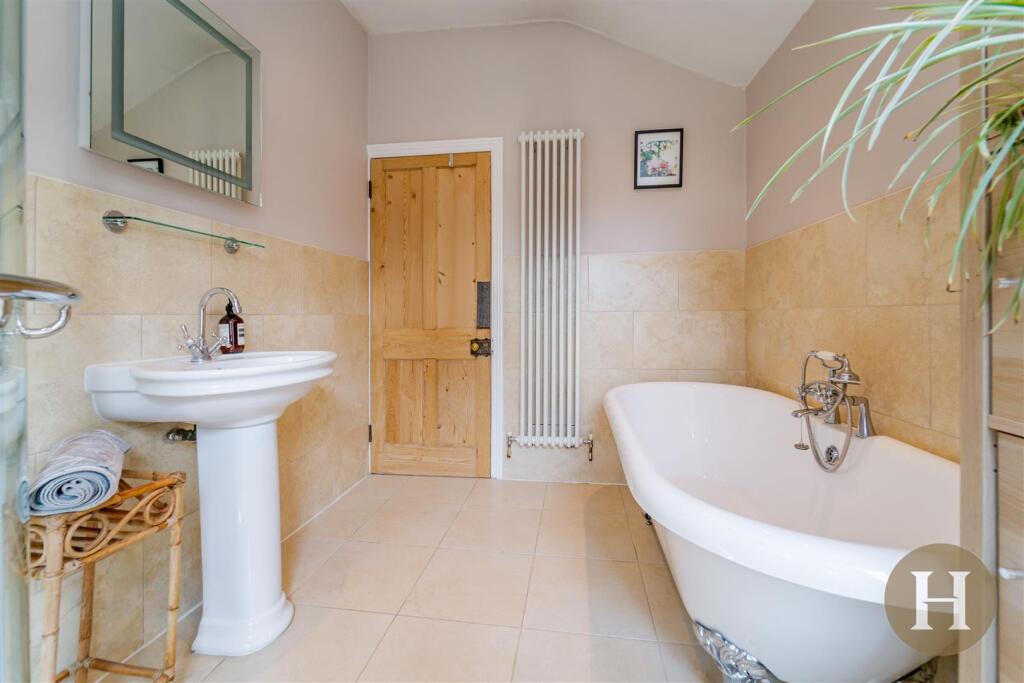 Hadleigh Estate Agents-37.jpg