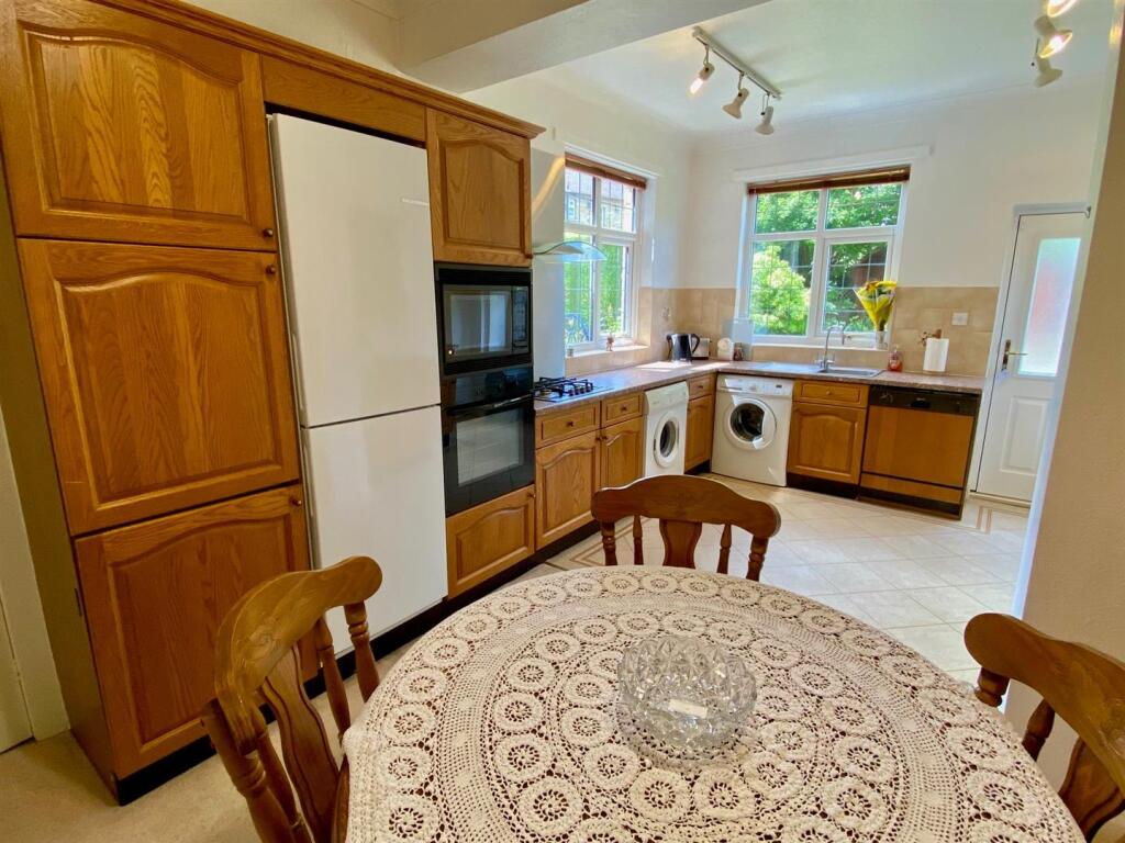 kitchen 1.jpg