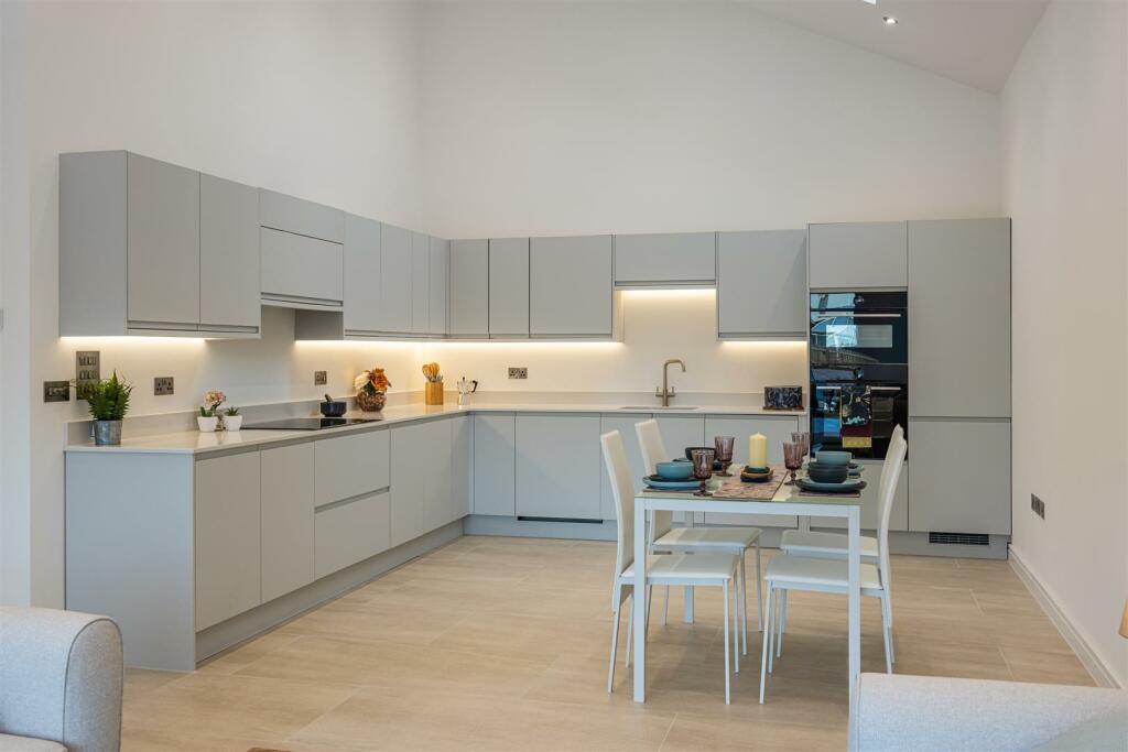 04 - Apple Orchard Staverton x2U.jpg