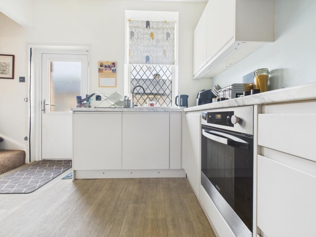 CAM03729G0-PR0196-STILL010