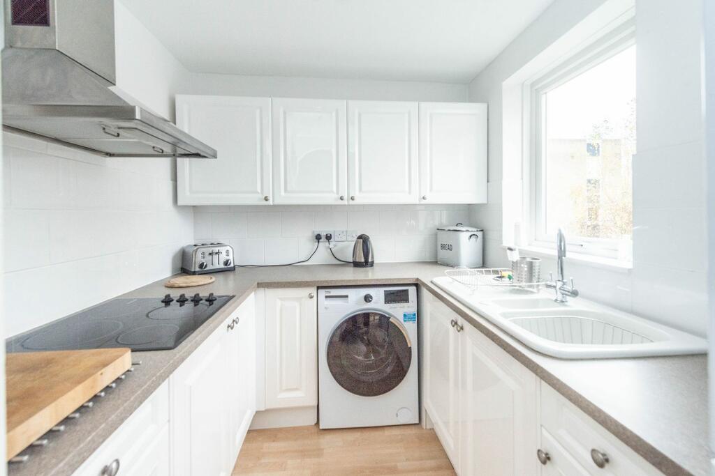 KITCHEN DINER AND LOUNGE