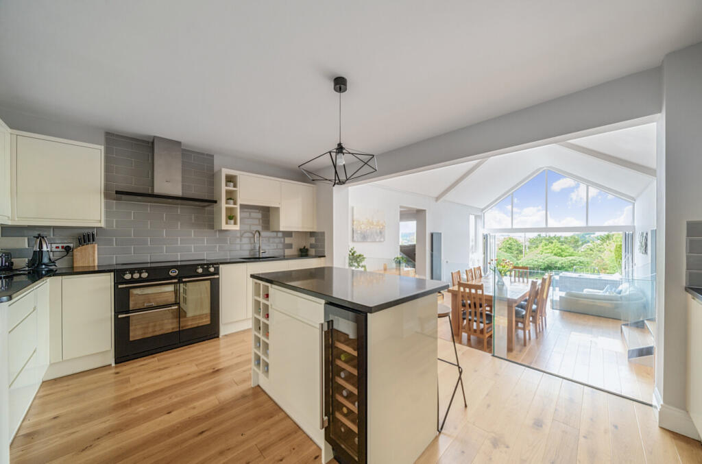 1296139-22-682f6a...