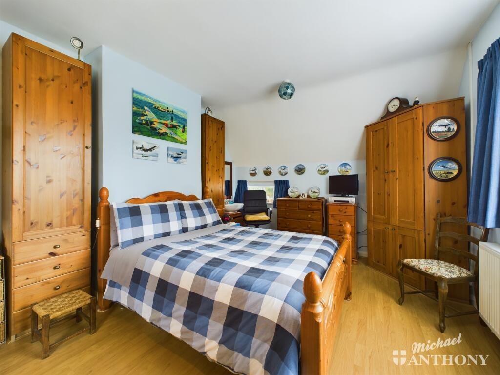 CAM02773G0-PR0132-STILL005