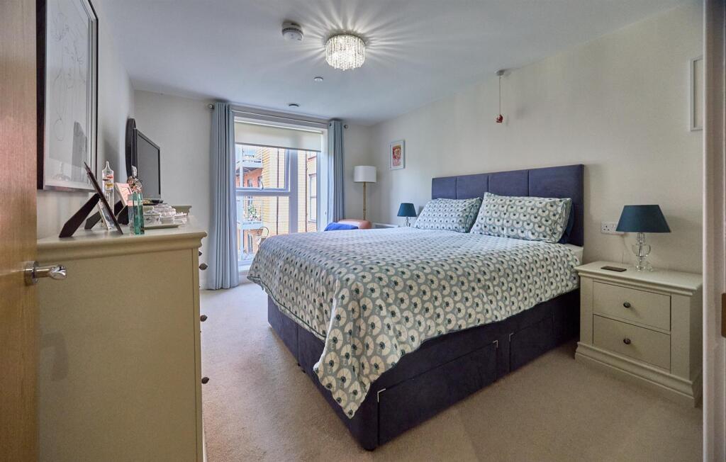 Main Bedroom L Shaped