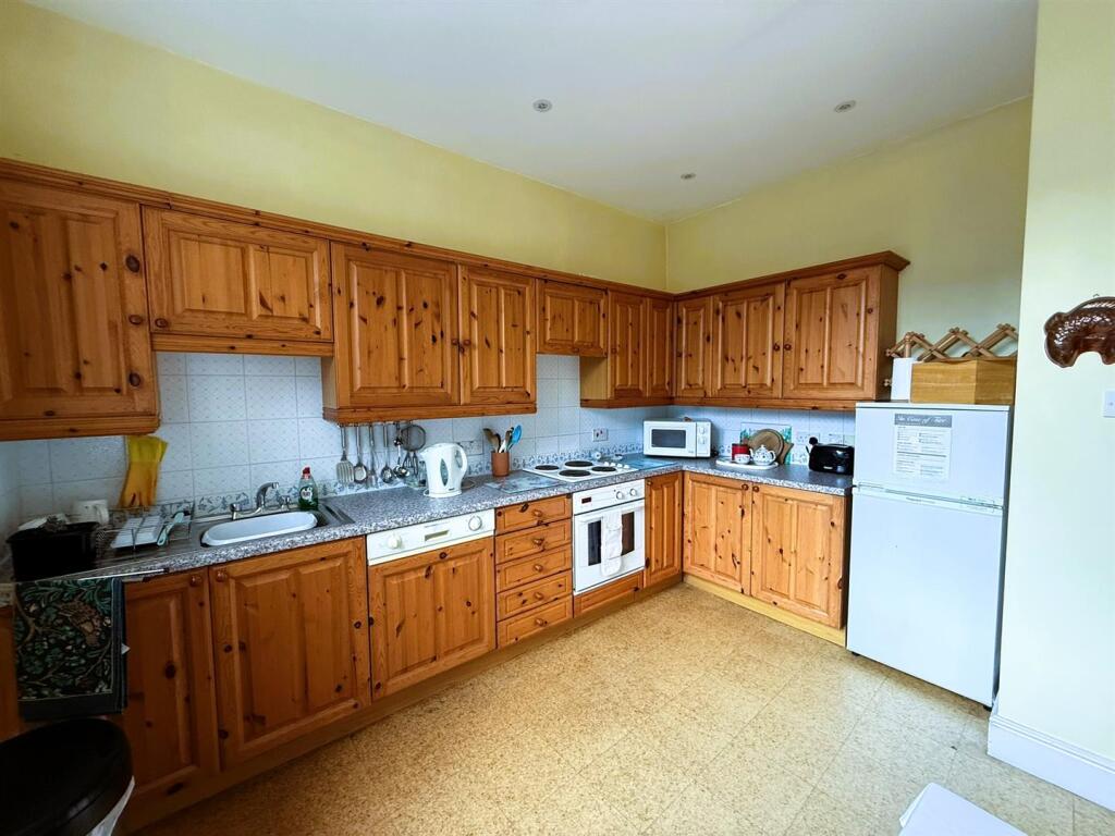 KITCHEN/BREAKFAST ROOM