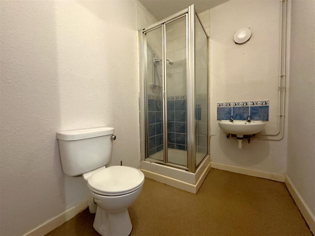 Shower Room 839