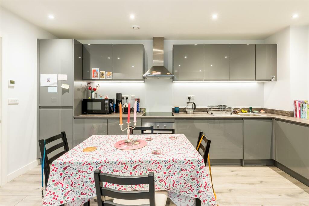 Flat 73 - The Courtyard_4.jpg