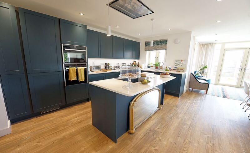 Fully fitted kitchen